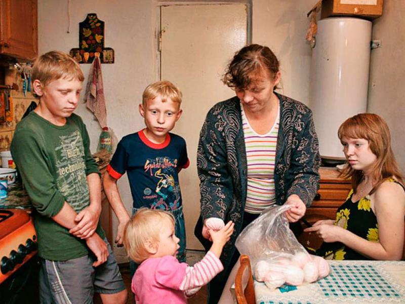 С 18 августа российские семьи с детьми начали получать новое пособие?