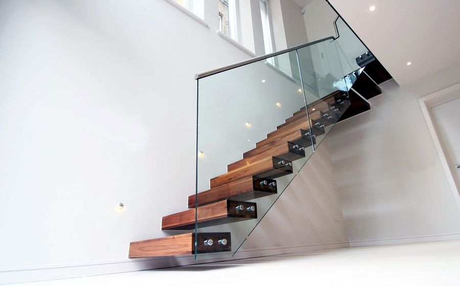 Лестничные ограждения из стекла: лучшее решение для вашего дома